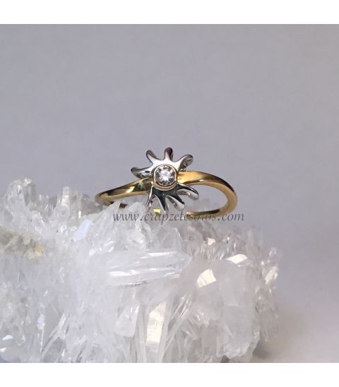 Diamante en estrella anillo ondulado de oro blanco y amarillo