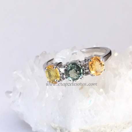 Zafiros amarillos y verde con brillantes en anillo de oro 