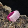 Ágata cristal rosa tallada en anillo macizo