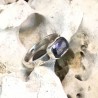 Iolita gema facetada en anillo de plata de ley