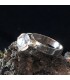 Cuarzo gema facetada sobre anillo de plata de ley