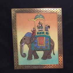 Elefante de polvo de minerales en cajíta artesanal de India
