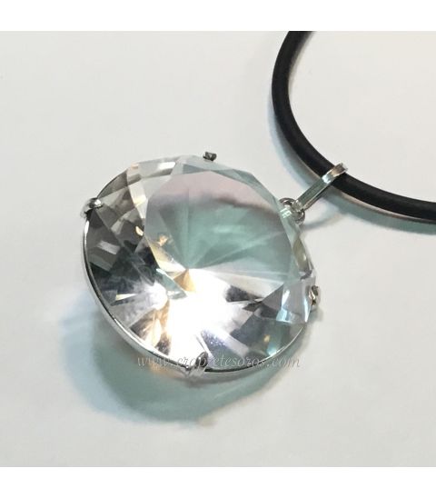 Cuarzo hialino de Brasil talla diamante en colgante de plata de ley