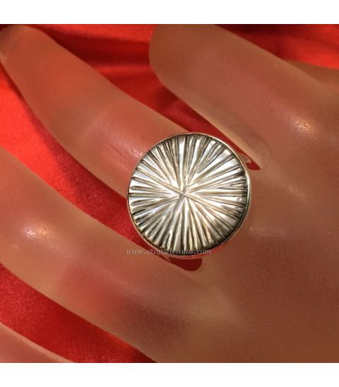 Avalón radial o concha marina natural en anillo de plata de ley