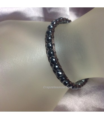 Pulsera Hematites facetadas y macrame