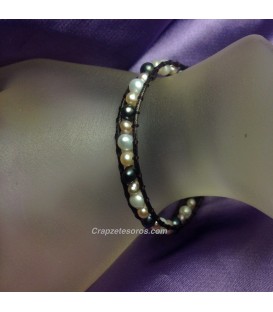 Perlas cultivadas multicolor en pulsera de macrame