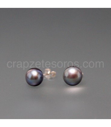 Perla negra natural en pendientes de plata de ley
