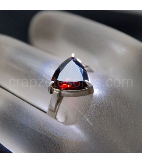 10 Granates  en anillo con marcasitas y Luna de plata de ley