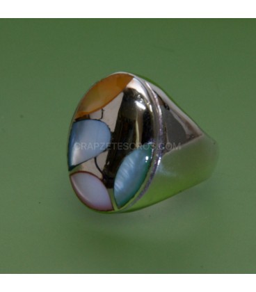 Nácar de colores engastados en anillo de plata de ley