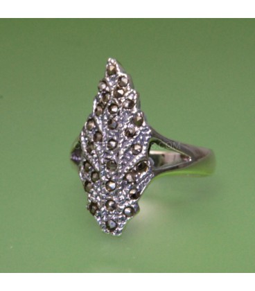 Anillo hoja de plata de ley con marcasitas