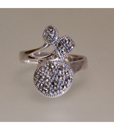 Anillo de plata con marcasitas modelo tripoligonal