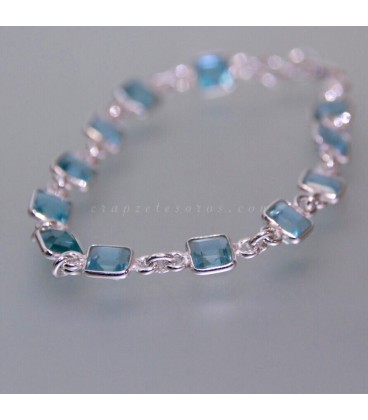 Topacios azules facetados en pulsera de plata de ley 