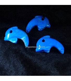 Howlita Azul en colgante delfin con agujero