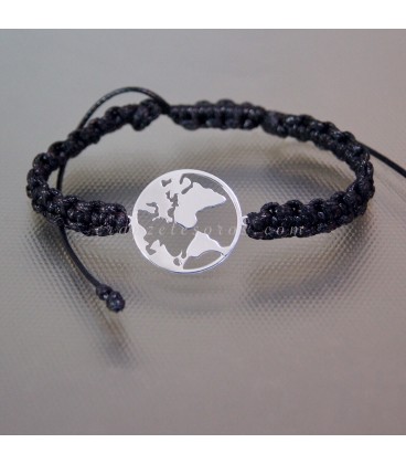 Medallón mundo de plata de ley en pulsera de macramé ajustable