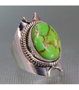 Magnesita verde con pirita en anillo de plata de ley