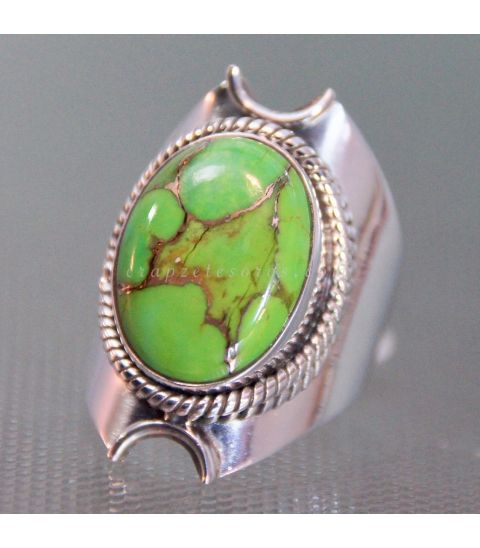 Magnesita verde con pirita en anillo de plata de ley