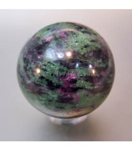 Zoisita con rubí natural tallada en forma de esfera