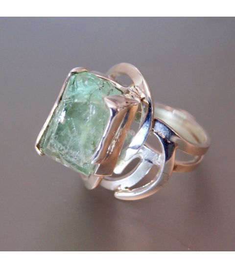 Hidenita o Espodumena verde en anillo exclusivo de plata de ley