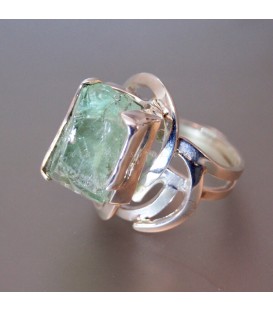 Hidenita o Espodumena verde en anillo exclusivo de plata de ley