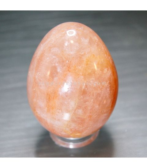 Cuarzo hematoide tallado como huevo