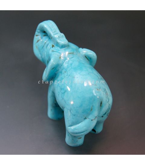 Elefante tallado en Howlita azul de la India
