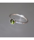 Verdelita o Turmalina verde en anillo de plata de ley