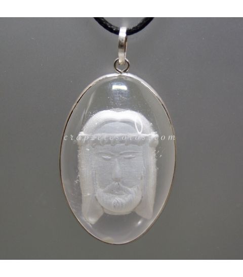 Cuarzo hialino con talla en reverso del rostro de Jesús y colgante de plata 