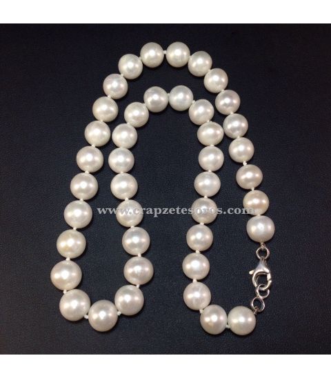 Collar de Perlas esféricas cultivadas, montadas con nudos y cierres de plata de ley