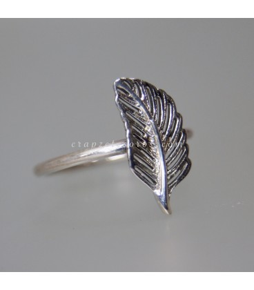 Pluma en anillo realizado en plata de ley