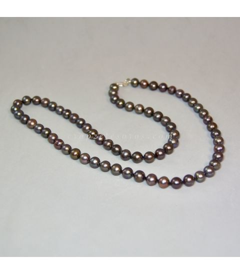 Perla negra cultivada en collar con cieres de plata de ley