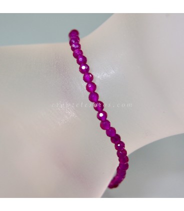 Sencillos Rubíes corindón facetados  en pulsera elástica 