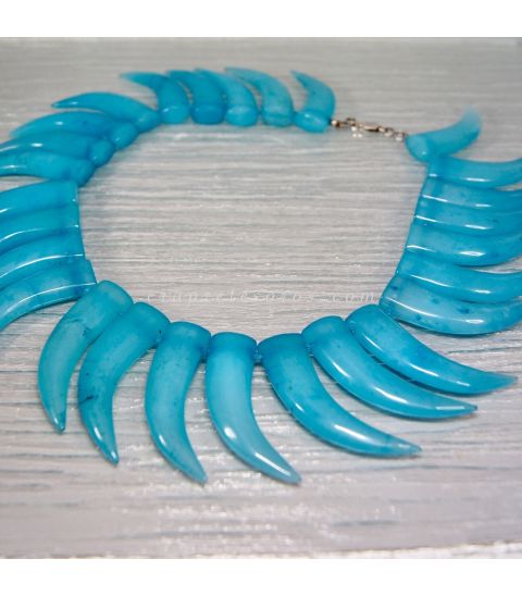 Ágatas azules talla cuernos abundancia en collar con cierres de plata de ley