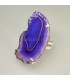 Ágata lila en anillo de metal plateado ajustable