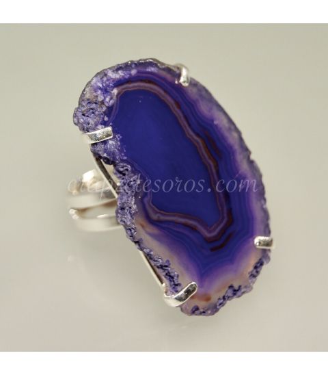 Ágata lila en anillo de metal plateado ajustable