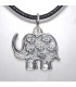 Elefante de plata de ley en colgante con elefantitos grabados.