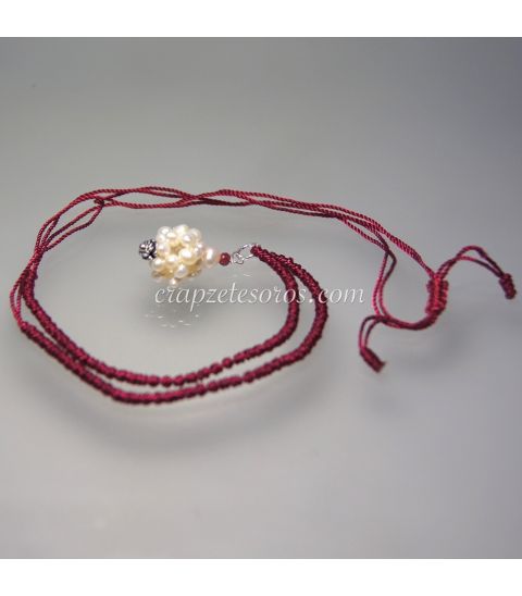 Perlas naturales modelo Átomo en colgante con cordón