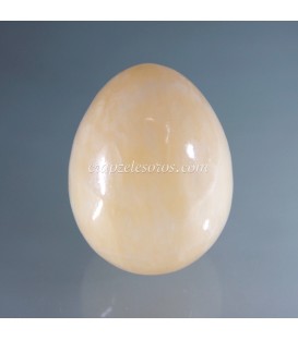 Calcita amarilla tallada en forma de huevo con peana
