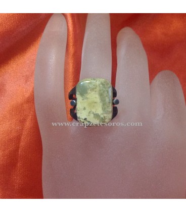 Anillo de plata de ley envejecida con cabujón de Jade