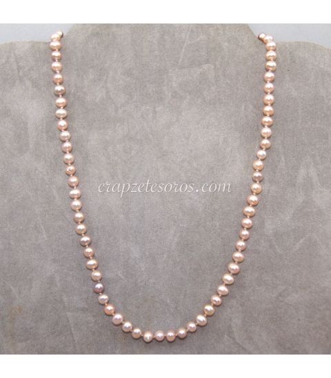 Perla rosa cultivada en collar con cierres de plata de ley