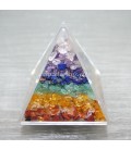 Minerales chakras en pirámide metacrilato