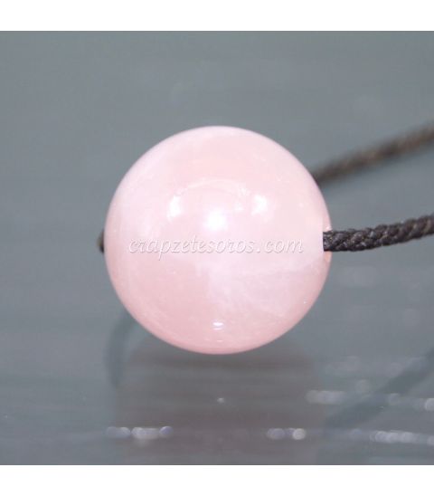Esfera de Cuarzo rosa perforada para colgar