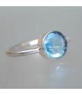 Circonita azul extra en anillo de plata de ley