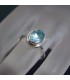 Topacio azul gema de Brasil en anillo de plata de ley