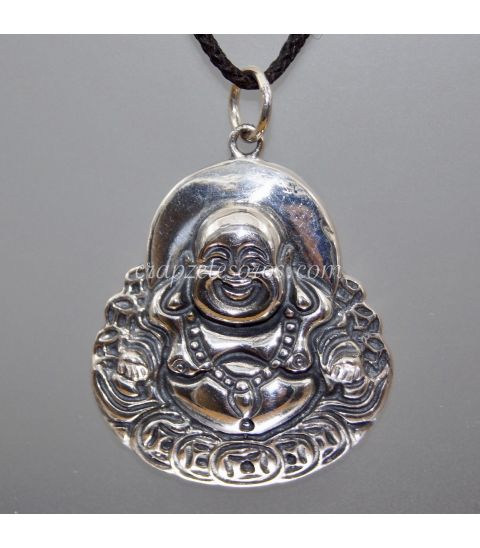 Nácar tallado con imágen de Buda Hotei en colgante de plata de ley