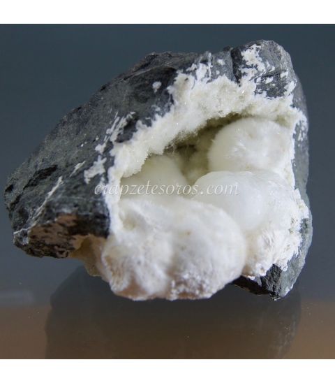 Geoda de Okenita la piedra " peluda " de la India