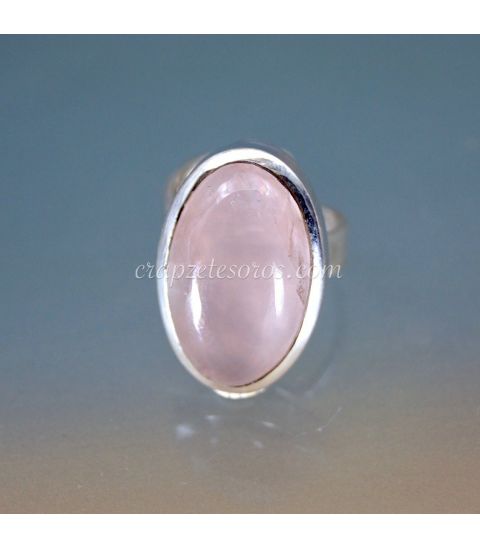 Cuarzo rosa facetado en anillo de plata de ley