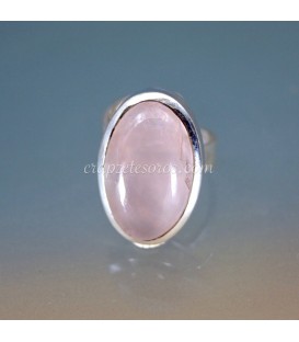 Cuarzo rosa facetado en anillo de plata de ley