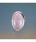 Cuarzo rosa en anillo de plata de ley