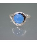 Ágata azul cabujón en anillo de plata de ley 