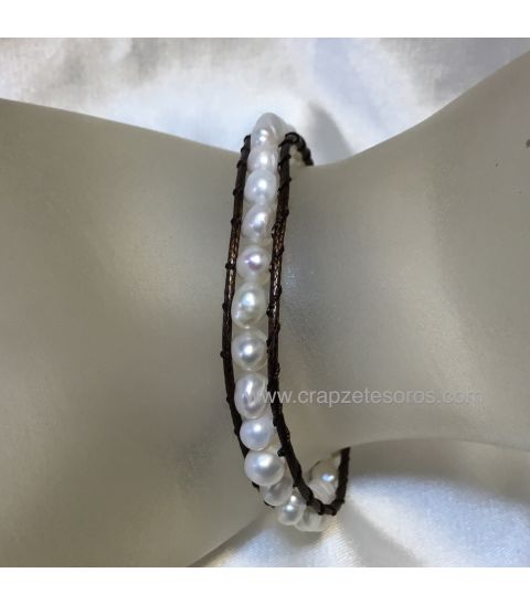 Perlas cultivadas en pulsera de macramé ajustable con botonera